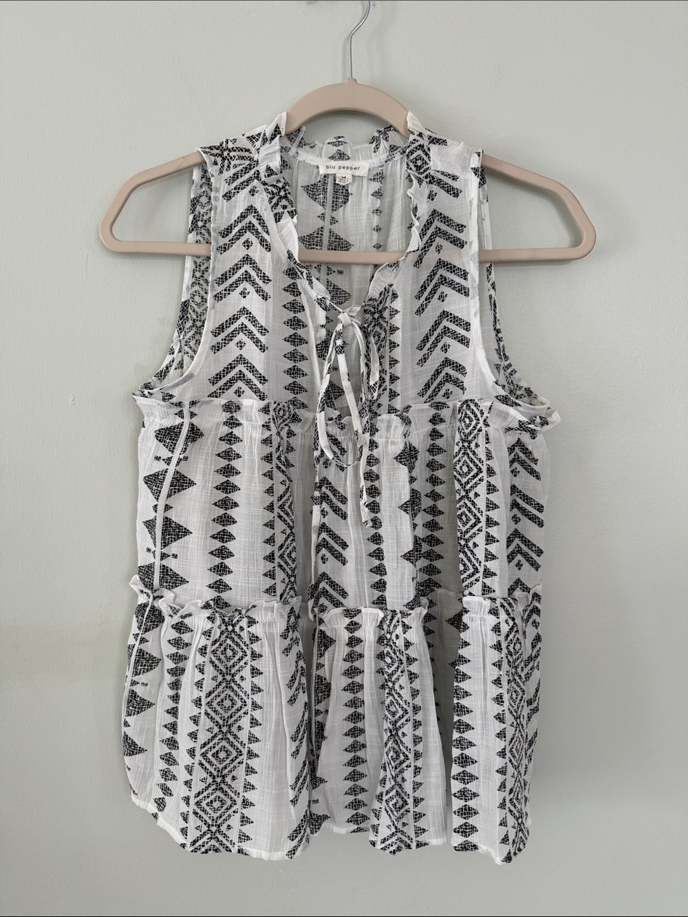 Blu Pepper White & Black Sleeveless Tie-Front Printed Camisole